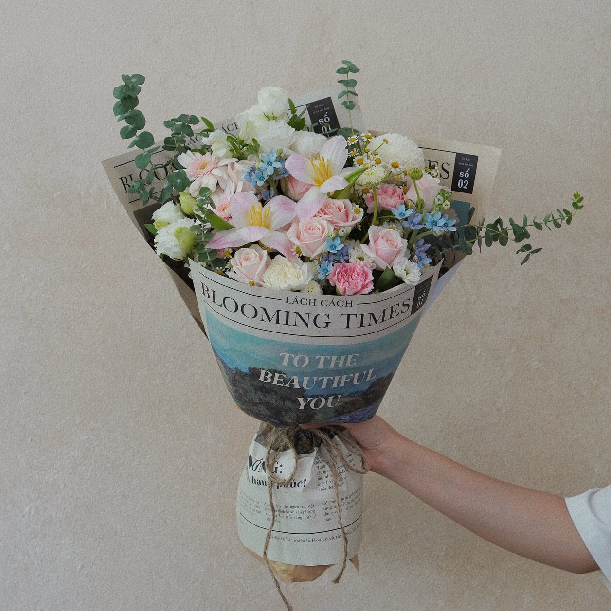 Bó Blooming times kem dâu mix tulip