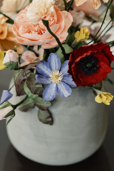  FLORAL bouquet with vase 