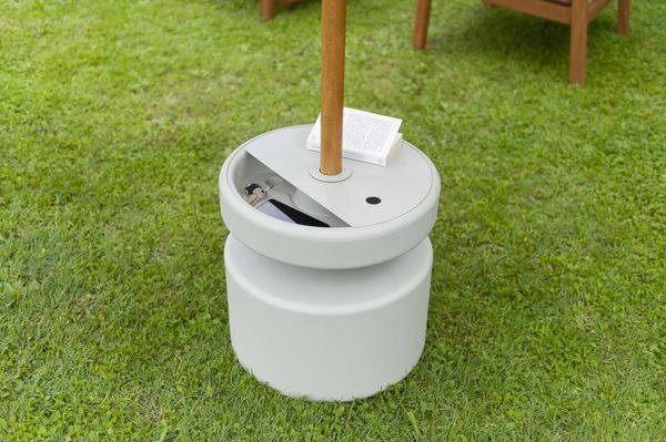  UNIVERSALES Moulded Parasol Base 