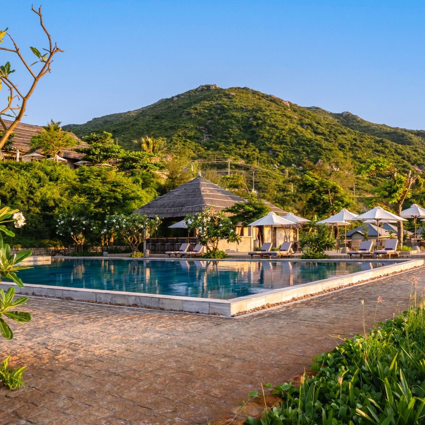 QUY NHƠN LUXURY - CROWN RETREAT RESORT 3N2Đ