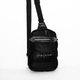 Túi đeo chéo Y3 màu đen nhiều ngăn họa tiết chữ trắng 