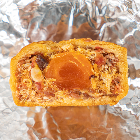 Bánh thập cẩm gà quay sốt tiêu đen trứng muối