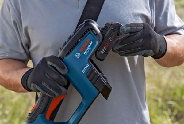 Máy xén cỏ cầm tay dùng pin Bosch GFR 18V-33 SOLO