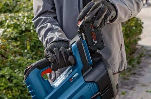 Máy thổi dùng pin Bosch GBL 18V-750 SOLO