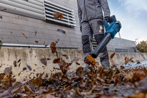 Máy thổi dùng pin Bosch GBL 18V-750 SOLO