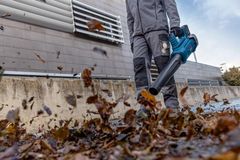 Máy thổi dùng pin Bosch GBL 18V-750 SOLO