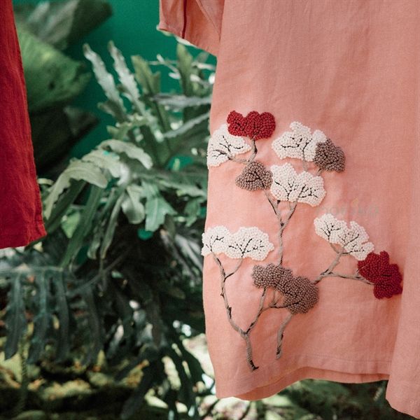  Áo dài em bé cố tròn có viền có thêu, kèm quần 