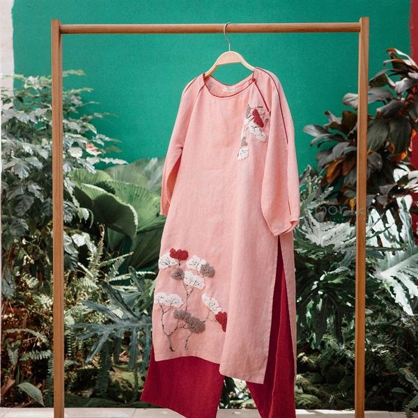  Áo dài em bé cố tròn có viền có thêu, kèm quần 