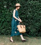  Lagoon Dress (Đầm bí xanh thêu hoa hồng) 