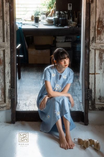  Đầm Shi thêu hoa Bạch Trà 