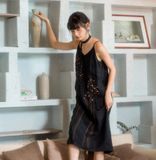  Đầm hai dây thêu cỏ lau sắc màu. 