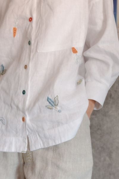  Áo sơ mi oversize thêu hoạ tiết theo chủ đề 