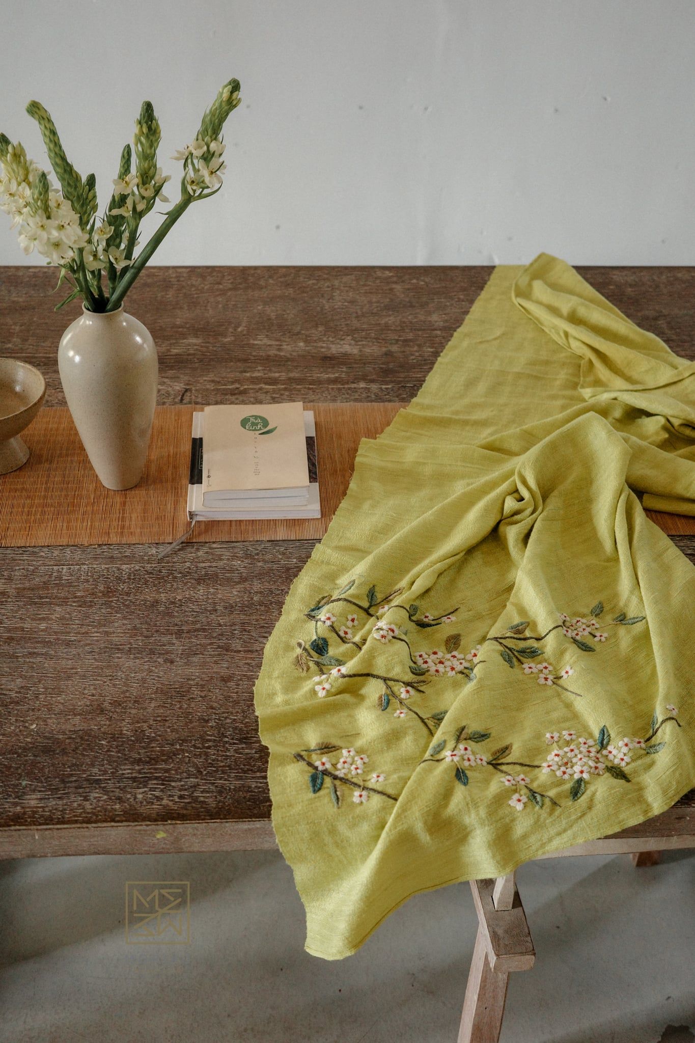  Khăn tơ tằm thêu (100% silk) 