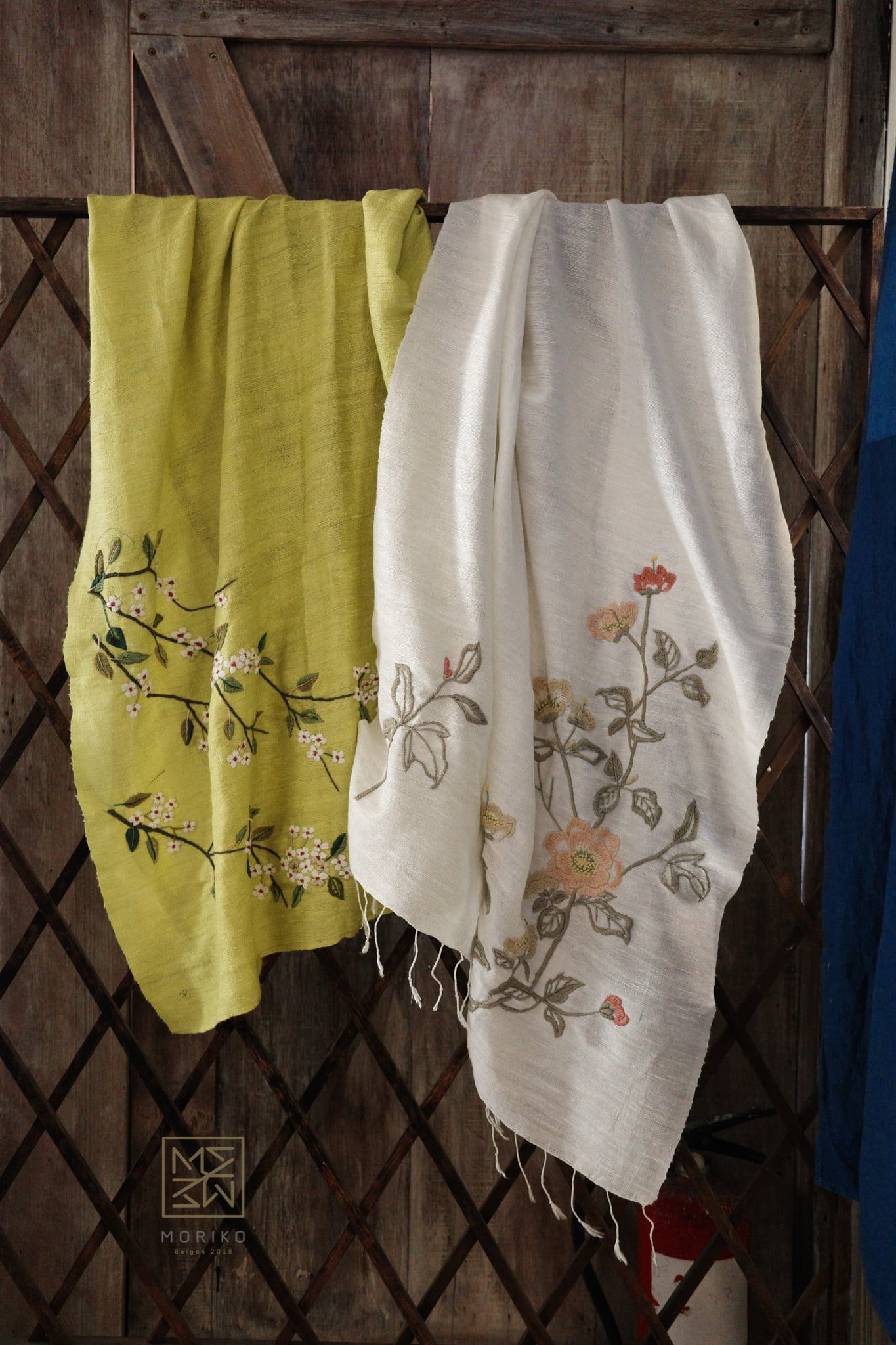  Khăn tơ tằm thêu (100% silk) 