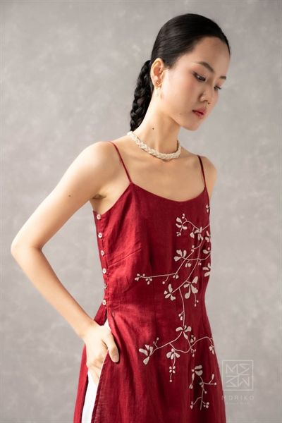  Đầm 2 dây chít eo cổ ngang thêu Thi 