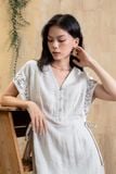  Đầm cổ V, ghép vải tay cánh dơi thêu hoa 