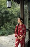  Áo dài tơ đỏ thêu lược 