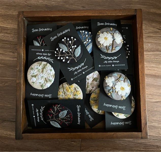  Pin cài áo thêu tay 