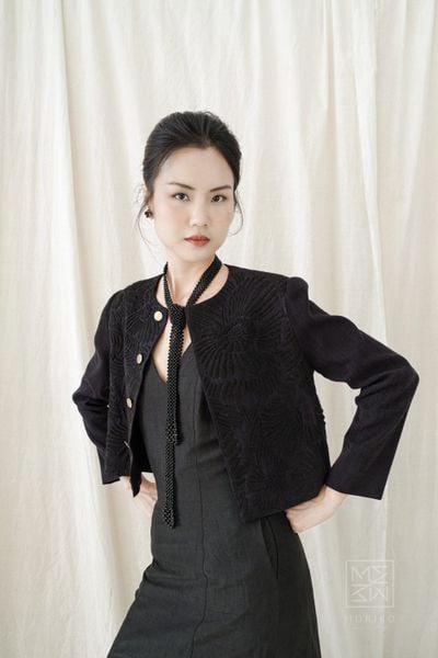  Áo khoác đũi tơ tằm thêu 