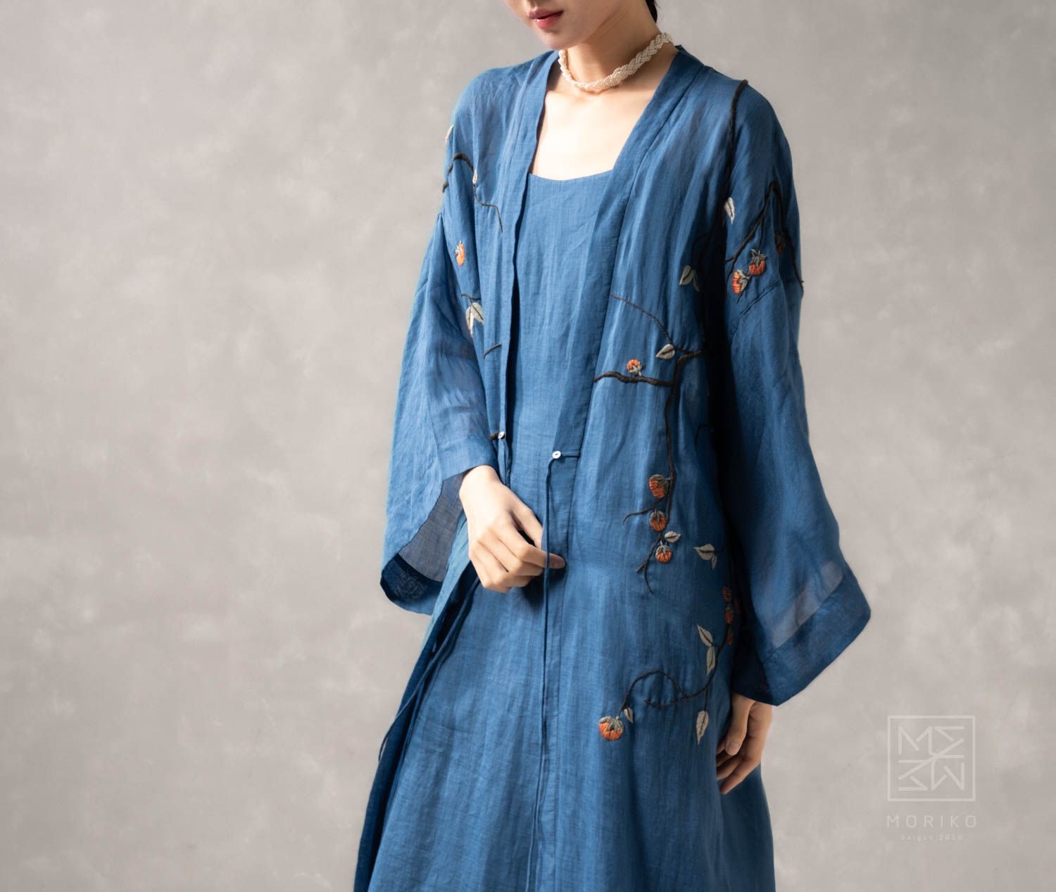  áo khoác dài ĐÌNH (Haori linen tơ thêu trái hồng) 