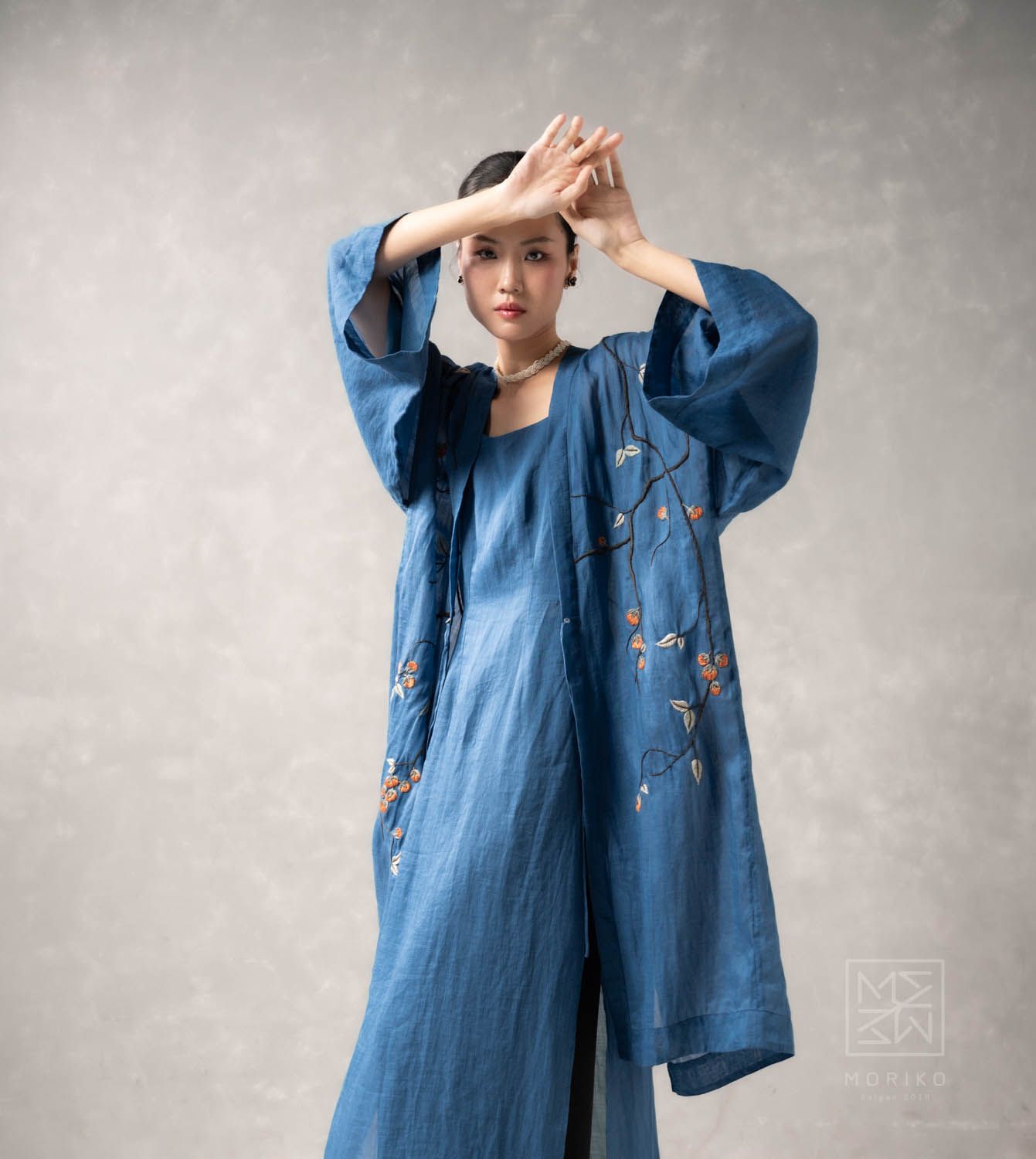  áo khoác dài ĐÌNH (Haori linen tơ thêu trái hồng) 
