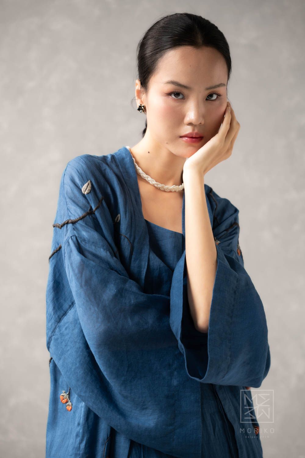  áo khoác dài ĐÌNH (Haori linen tơ thêu trái hồng) 