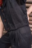  Áo croptop cổ vest thêu nút 