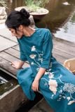  Áo Dài Linen Cổ Tròn Thêu Hoa Cúc 