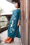  Áo Dài Linen Cổ Tròn Thêu Hoa Cúc 