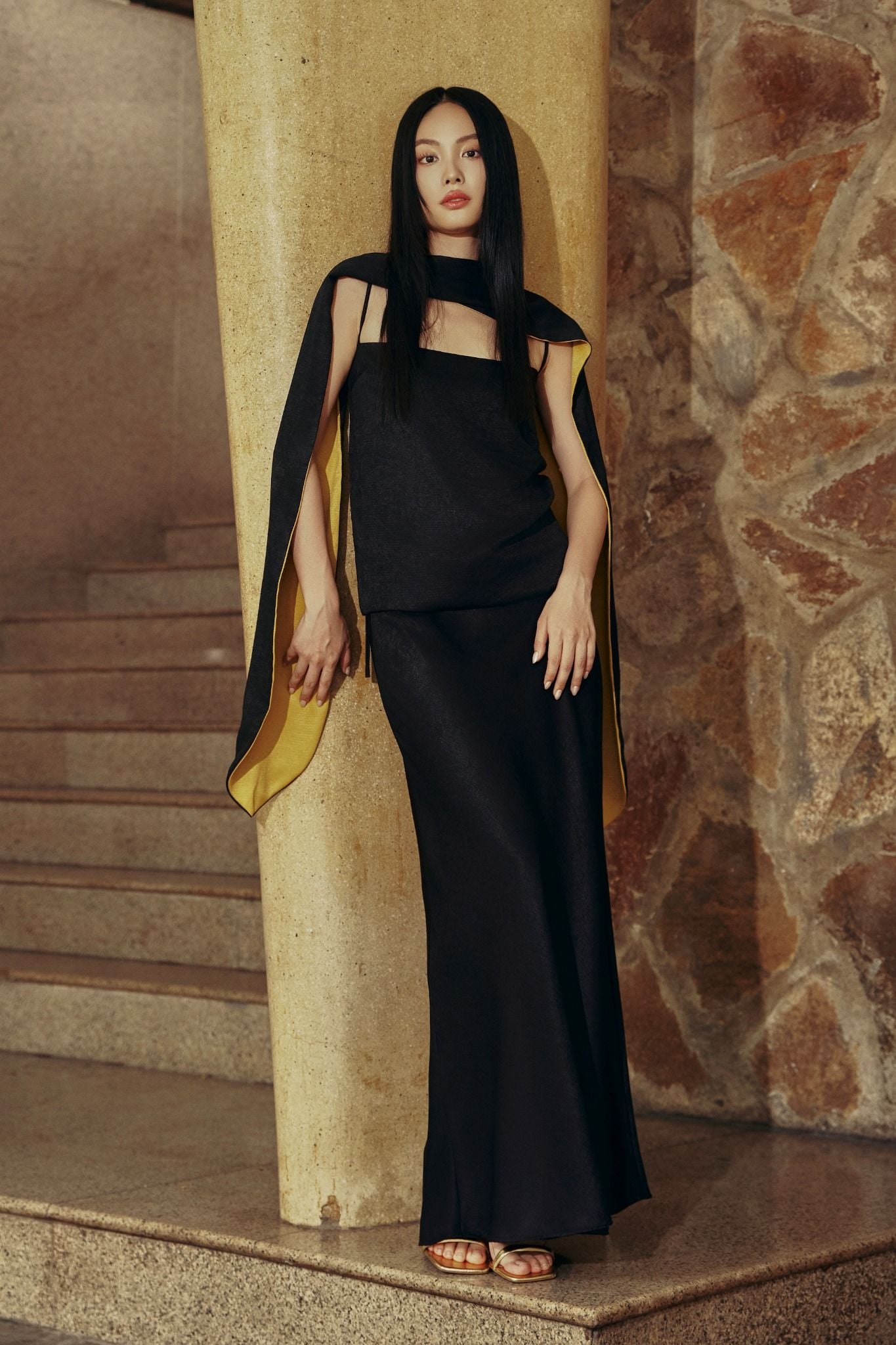 Aurora Top | Áo Xếp Nếp Kèm Khăn Choàng