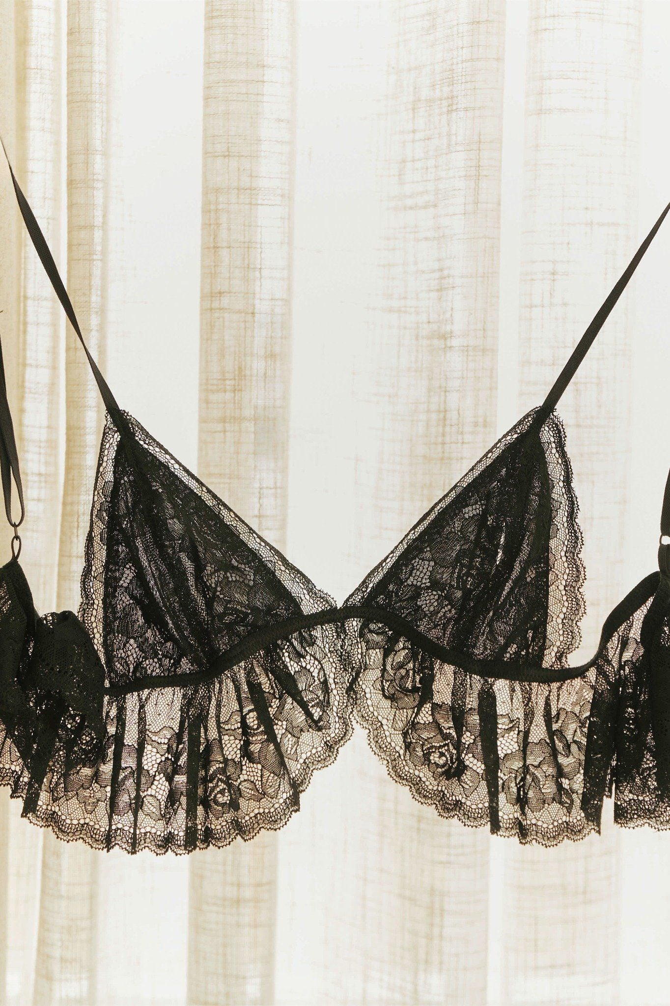 Flicker Bra | Áo Bralette Ren Bèo Nhún