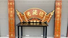 Cuốn Thư Câu Đối Gỗ Nguyên Khối 100% Đức Lưu Quang Dát Vàng Kích Thước Cuốn Thư 175*67*5 - Câu Đối 175*28*4 Gỗ Hương Đỏ