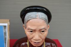 Tượng Chân Dung Bằng Đồng Đỏ Cụ Bà Kích Thước Cao 42 Cm Nặng 20Kg