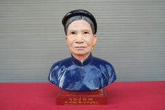 Tượng Truyền Thần Bằng Đồng Đỏ Cụ Bà Nền Xanh Kích Thước Cao 42 Cm Nặng 20Kg
