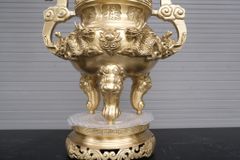 Bộ Ngũ Sự Bằng Đồng Vàng Cao 60 Rồng Vàng Mộc + Ngai 5 Chén + Ấm Rượu Cao 20cm+ Ống Hương+ Ba Đài+ Mâm Bồng + Lọ Hoa
