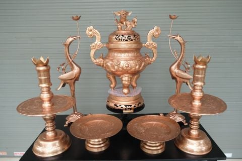 Bộ Ngũ Sự Bằng Đồng Đỏ Cao 70cm + Mâm Bồng 35cm Song Long Chầu Mặt Nguyệt Đồng Đỏ Mộc
