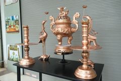 Nhân bản từ Bộ Ngũ Sự Bằng Đồng Đỏ Cao 70 Song Long Chầu Mặt Nguyệt Đồng Đỏ Mộc
