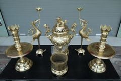 Bộ Ngũ Sự Bằng Đồng Cát Tút  Song Long Chầu Nguyệt Cao 50 Catut + Bát hương 16 Catut