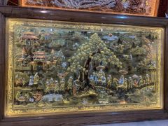 Tranh Vinh Quy Bái Tổ  Kích Thước 255 x 155  Đồng Vàng Xước Dát Vàng - Khung Sồi Đục Hoa Văn