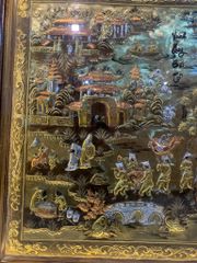 Tranh Vinh Quy Bái Tổ  Kích Thước 255 x 155  Đồng Vàng Xước Dát Vàng - Khung Sồi Đục Hoa Văn