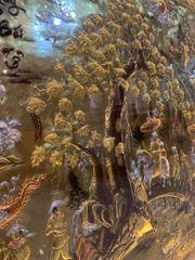 Tranh Vinh Quy Bái Tổ  Kích Thước 255 x 155  Đồng Vàng Xước Dát Vàng - Khung Sồi Đục Hoa Văn