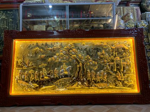 Tranh Vinh Quy Bái Tổ  Kích Thước 230 x120  Đồng Vàng Xước Dát Vàng - Khung Sồi Đục Hoa Văn
