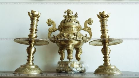 Bộ Tam Sự Nến Bằng Đồng Vàng Song Long Chầu Nguyệt Cao 60 Cm