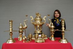Bộ Ngũ Sự Bằng Đồng Cát Tút  Song Long Chầu Nguyệt Cao 60 Catut + Đèn Cao 45cm + Ngai Chén + Ba Đài 10