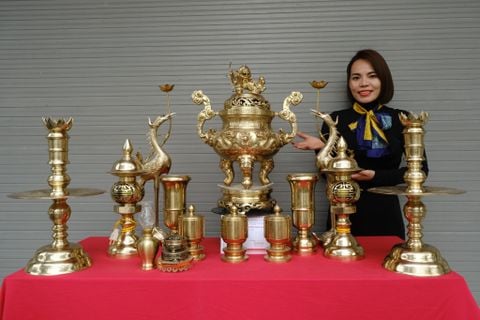 Bộ Ngũ Sự Bằng Đồng Cát Tút  Song Long Chầu Nguyệt Cao 60 Catut + Bộ Ba Đài 10 Catut+ Ống Hương 29 Catut+ Đôi Đèn 45 Catut