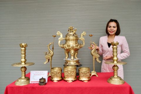 Bộ Ngũ Sự Bằng Đồng Vàng Cao 60 Rồng Vàng Mộc + Bộ Bát Hương