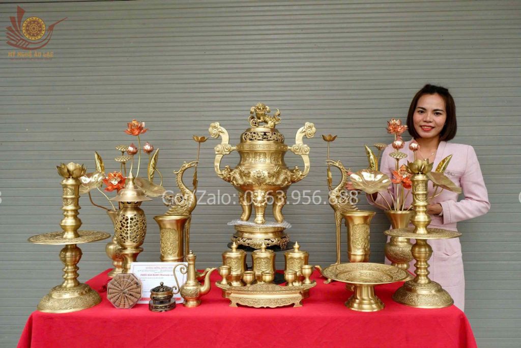 Bộ Ngũ Sự Bằng Đồng Vàng Cao 60 Rồng Vàng Mộc + Ngai 5 Chén + Ấm Rượu Cao 20cm+ Ống Hương+ Ba Đài+ Mâm Bồng + Lọ Hoa