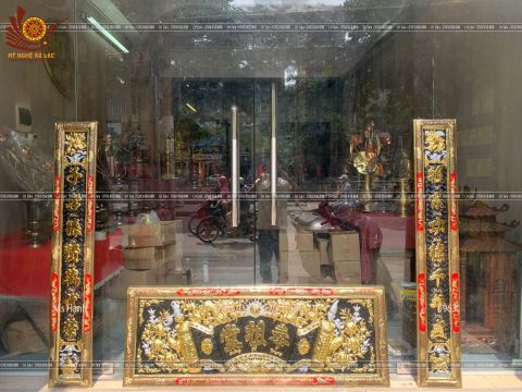 Đại Tự Hoành Phi Câu Đối Đồng vàng Kích Thước Đại Tự 176*68 - Câu Đối 176*28  Nền Đen Dát Vàng 2