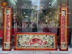 Đại Tự Hoành Phi Câu Đối Đồng vàng Kích Thước Đại Tự 176*68 - Câu Đối 176*28 Nền Đen Dát Vàng Khung Gỗ Có Kính