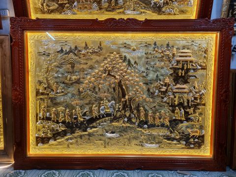 Tranh Vinh Quy Bái Tổ  Kích Thước 255 x 180  Đồng Vàng Xước Dát Vàng - Khung Sồi Đục Hoa Văn